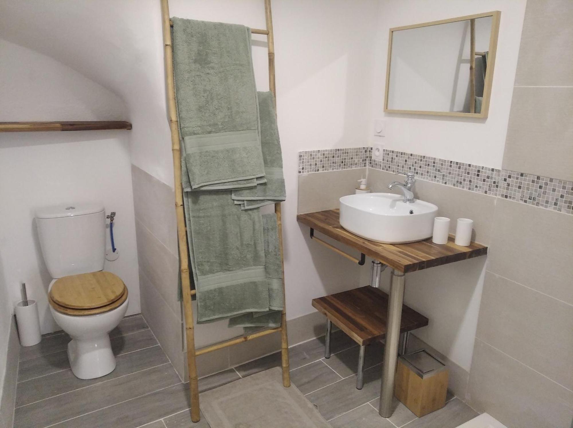 Homestay De L'oratoire-climatisees, Impasse Calme, Lumineuse, Centre Ville,