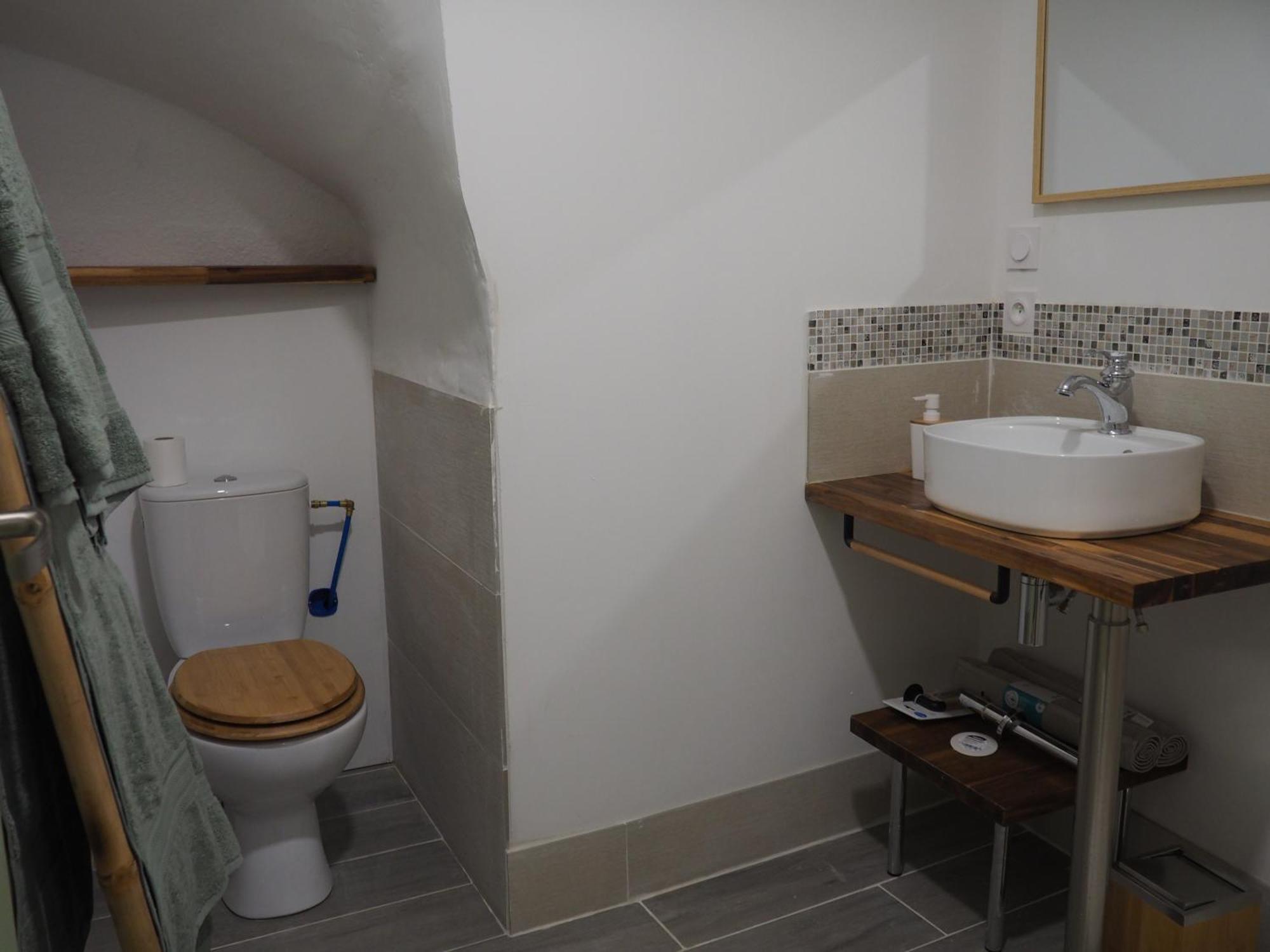 Homestay De L'oratoire-climatisees, Impasse Calme, Lumineuse, Centre Ville,
